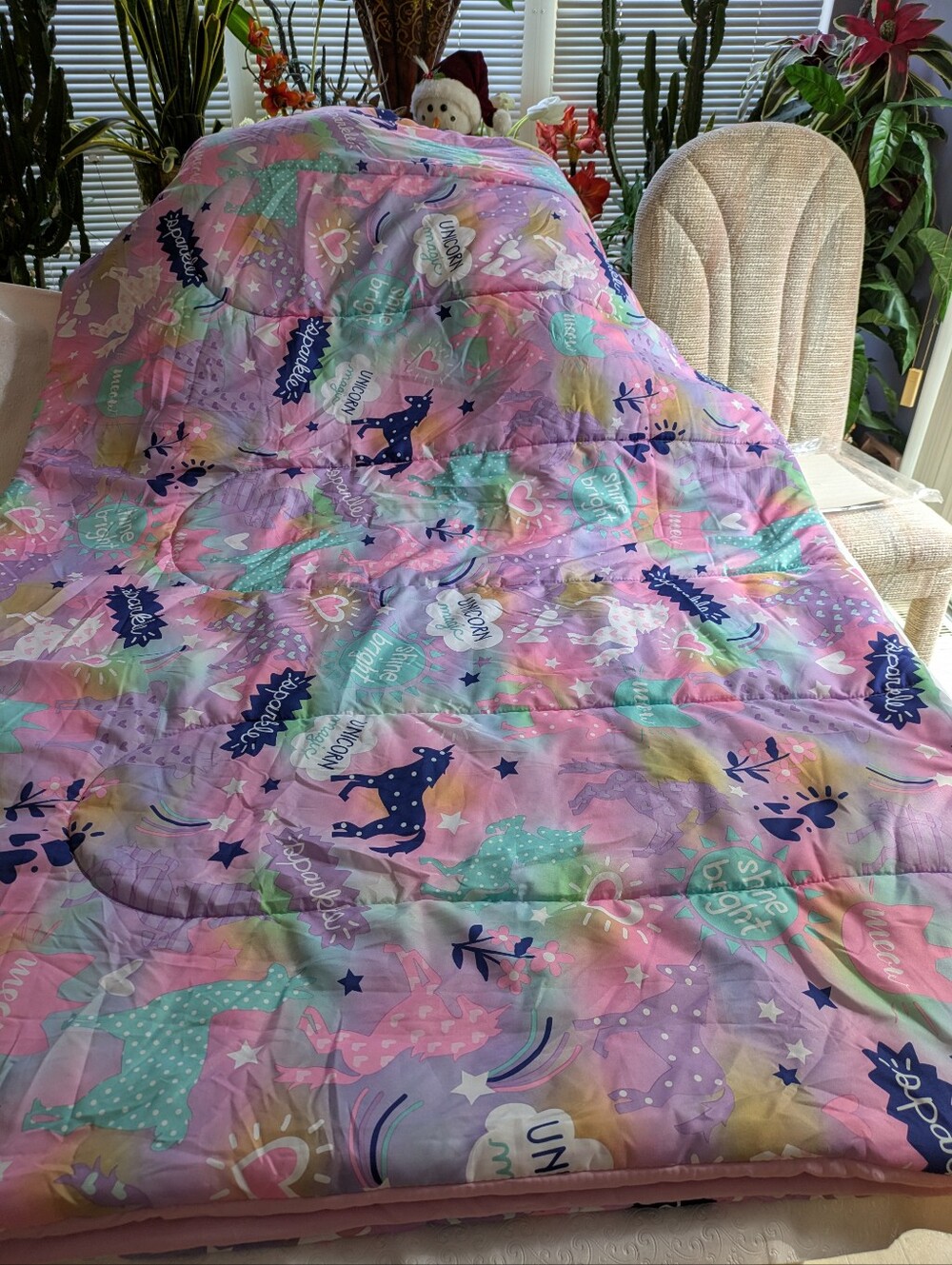 Huntington Home pink pastel child's unicorn print twin-full comforter 86Lx66W